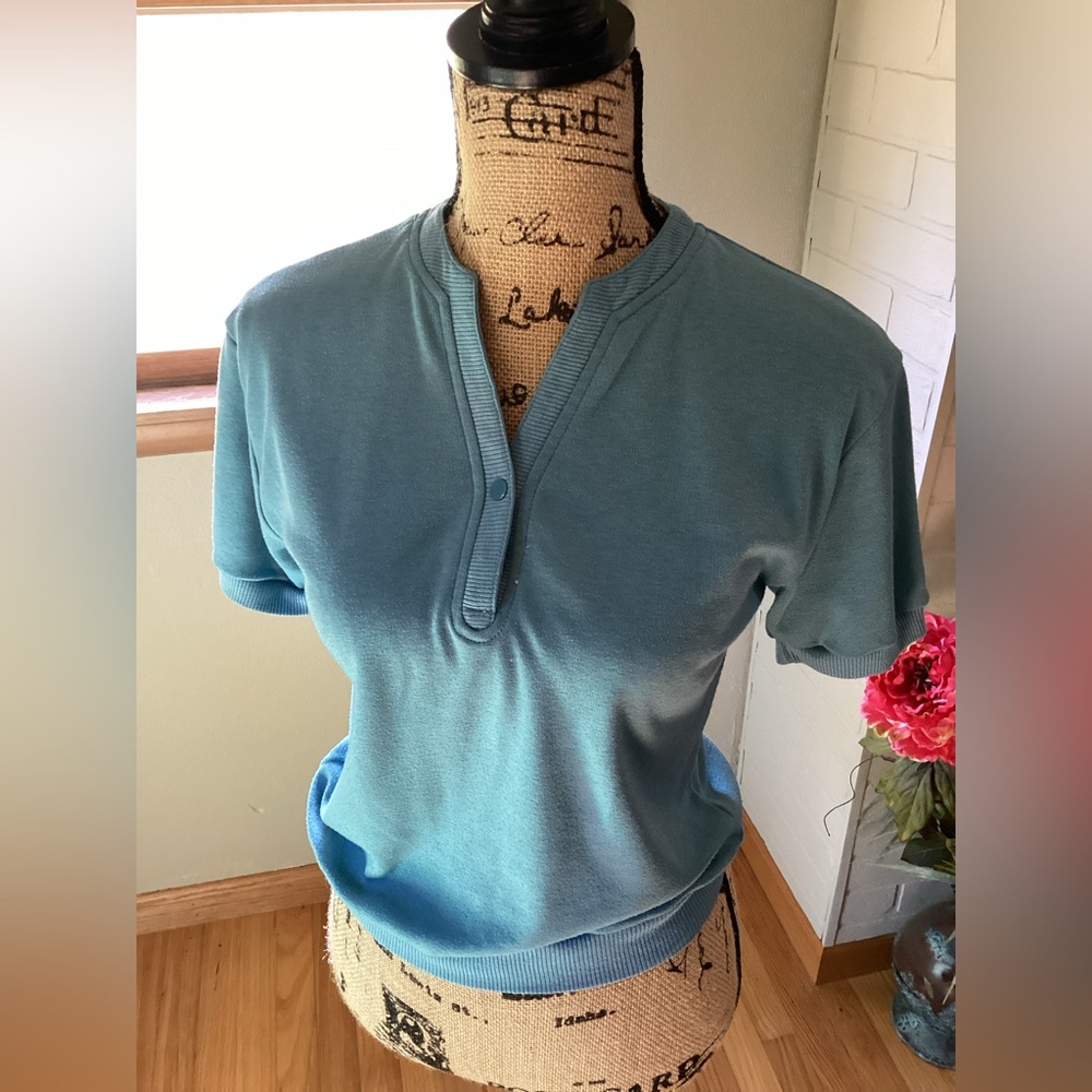 Pretty blue cotton/poly top